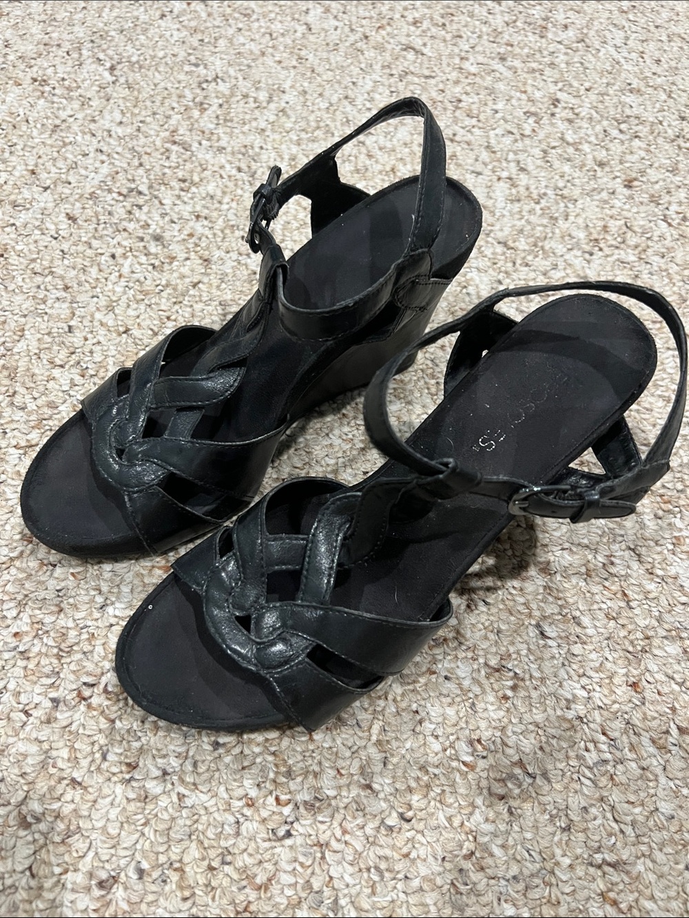 AEROSOLES Black Strappy Wedge Sandals